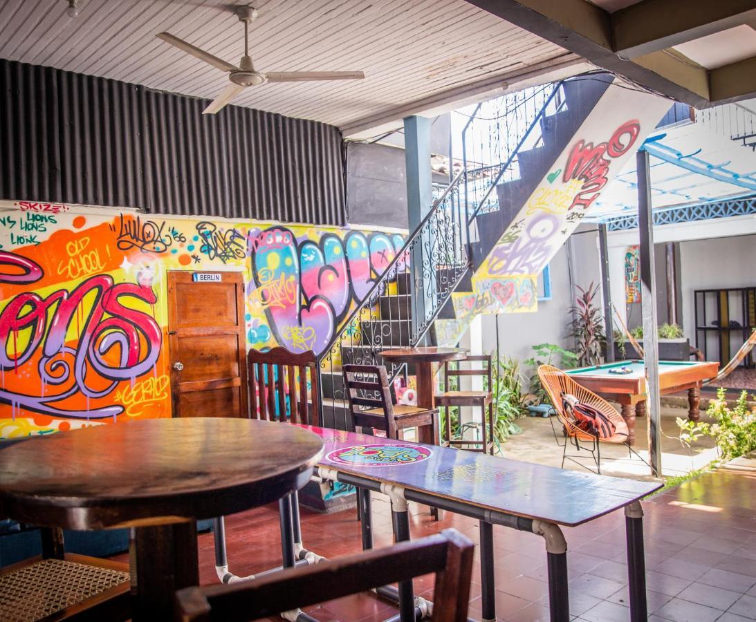 The Spot Hostel Леон Екстер'єр фото