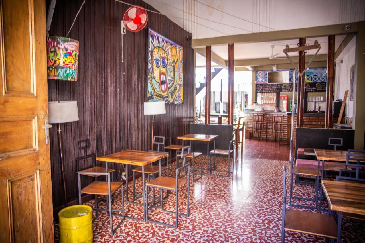 The Spot Hostel Леон Екстер'єр фото