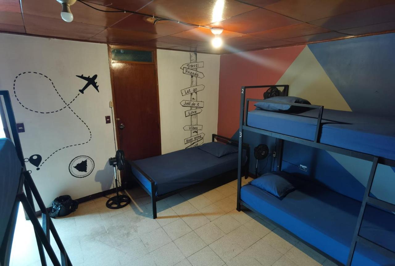 The Spot Hostel Леон Екстер'єр фото
